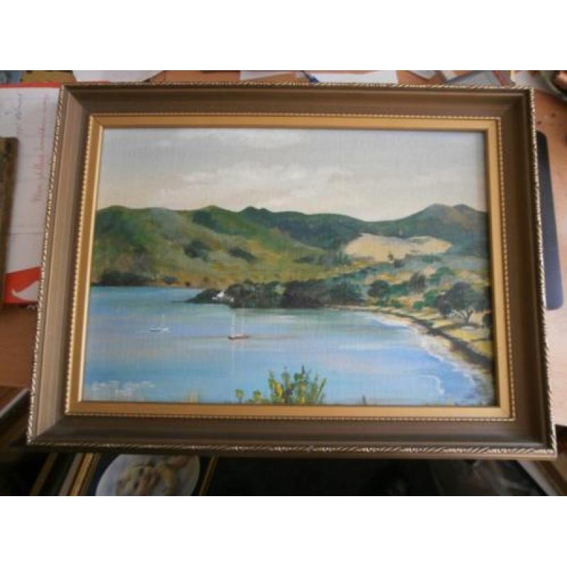 Olieverf/Linnen schilderijtje Baai met bergen ges.`1936/1986