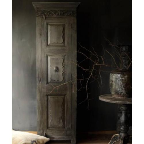 Oude Indische( Wabi Sabi) kast een deurs