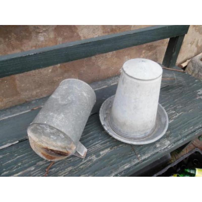 Oude gietijzeren voeder/drinkbak,doorsnee 60 cm €27,50,afhal