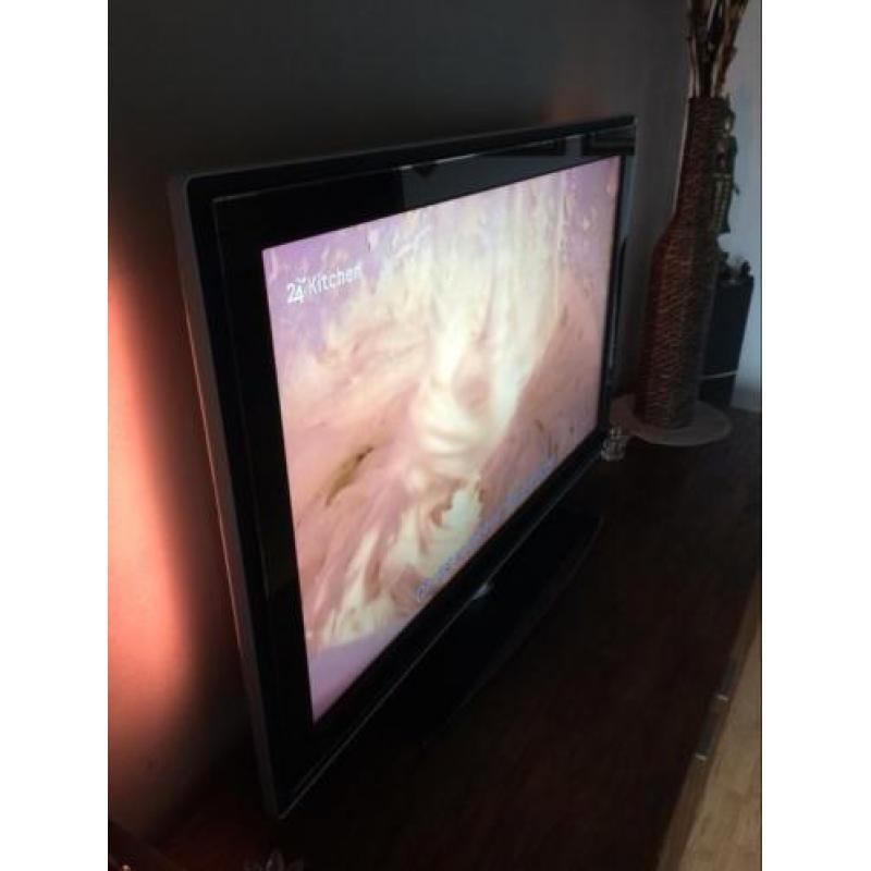 Philips ambilight 52 inch lcd tv
