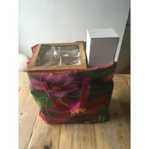 Tas met allerlei kerstballen in nude/grijs en zilver