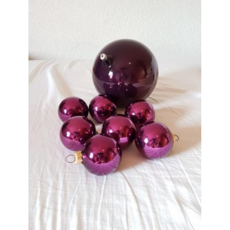 Kerstbal glas, Groot, Paars. en 6 kleinere paarse ballen.