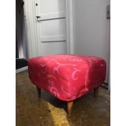 Poef / hocker met Designers Guild stof