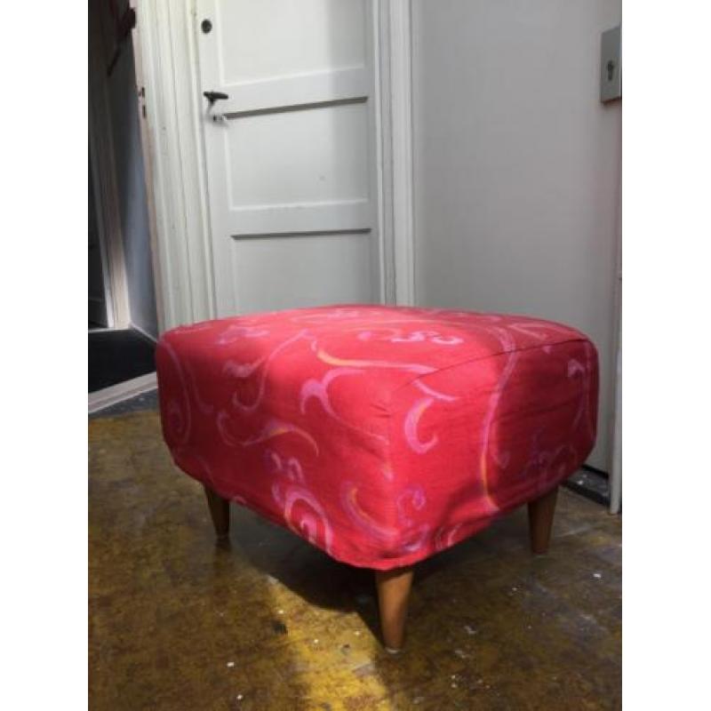 Poef / hocker met Designers Guild stof