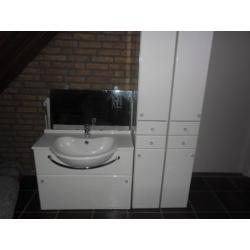 compleet badkamermeubel al gedemonteerd