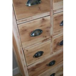 Stoere teak ladekast oude kast apothekerskast