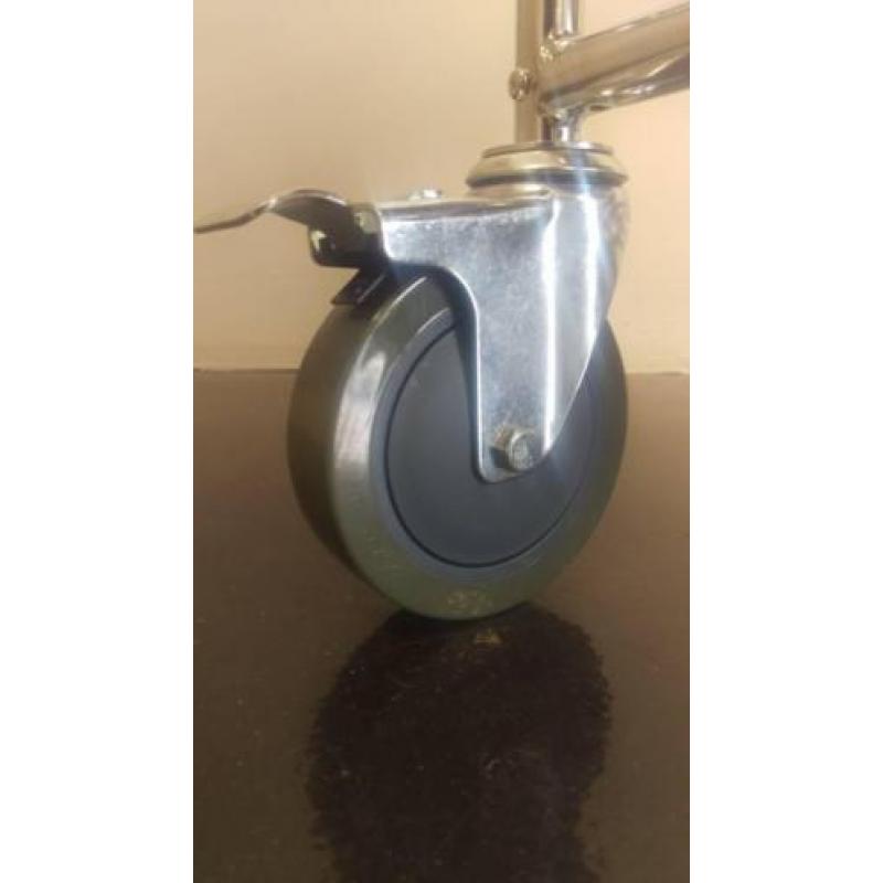 Toiletstoel op wielen