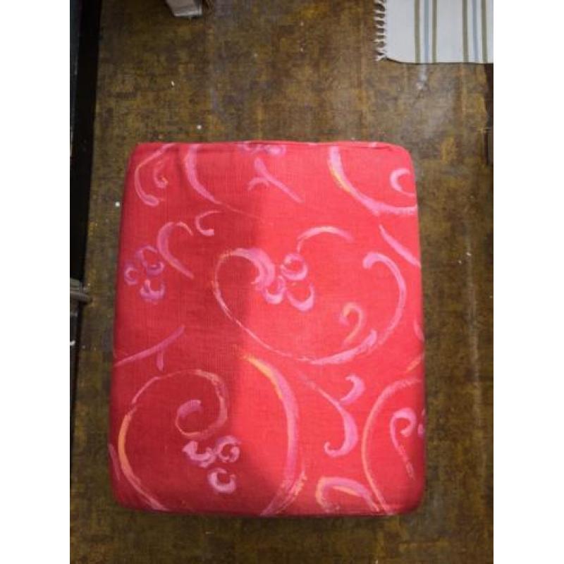 Poef / hocker met Designers Guild stof