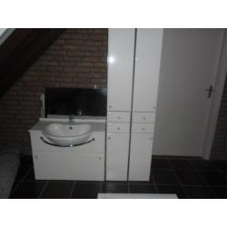 compleet badkamermeubel al gedemonteerd