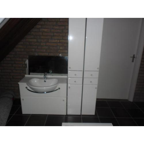 compleet badkamermeubel al gedemonteerd