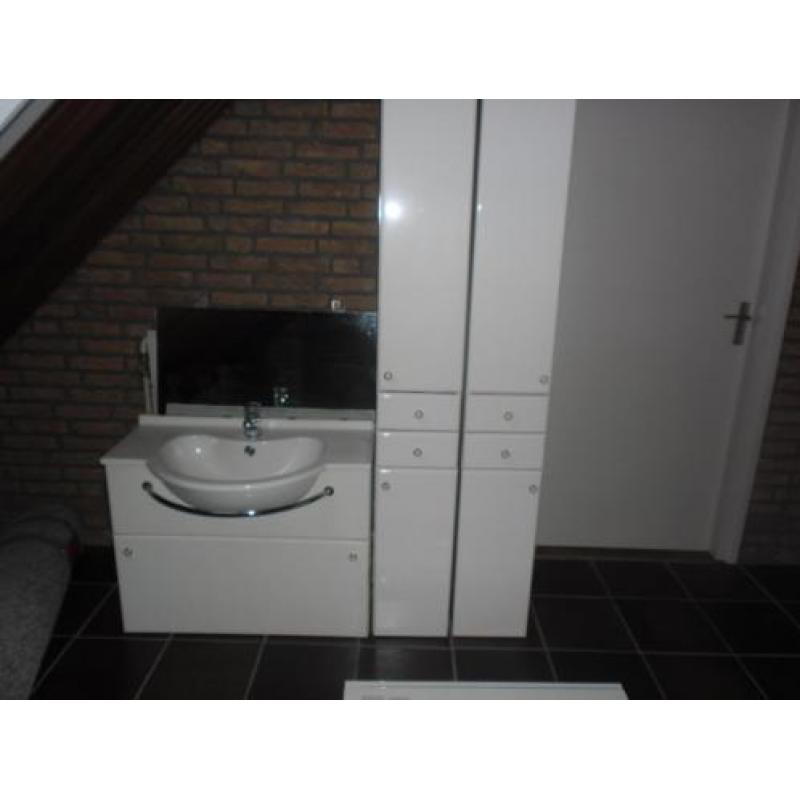 compleet badkamermeubel al gedemonteerd