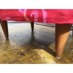 Poef / hocker met Designers Guild stof