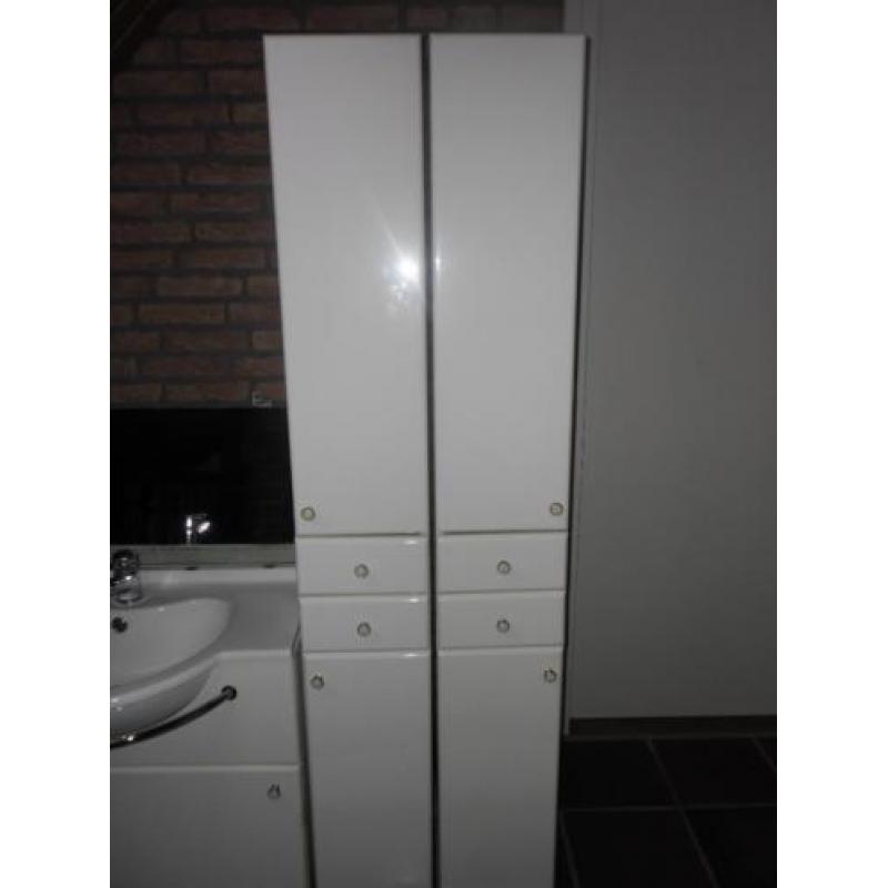compleet badkamermeubel al gedemonteerd