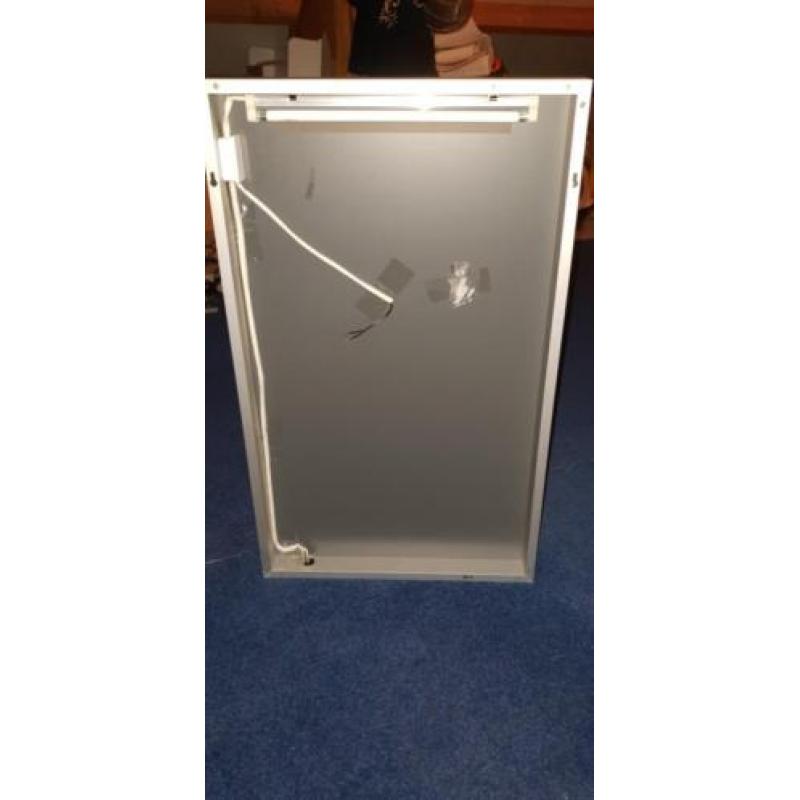 Nieuwe badkamerspiegel / toiletspiegel + verlichting. 75x45