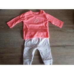 Twee schattige setjes maat 50