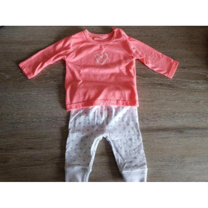 Twee schattige setjes maat 50