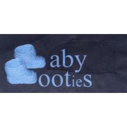 Baby Booties 0-3 m., kleur cerise, handgebreide slofjes