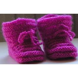 Baby Booties 0-3 m., kleur cerise, handgebreide slofjes