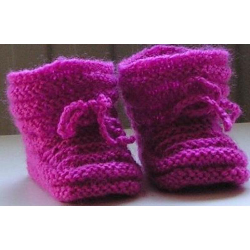 Baby Booties 0-3 m., kleur cerise, handgebreide slofjes
