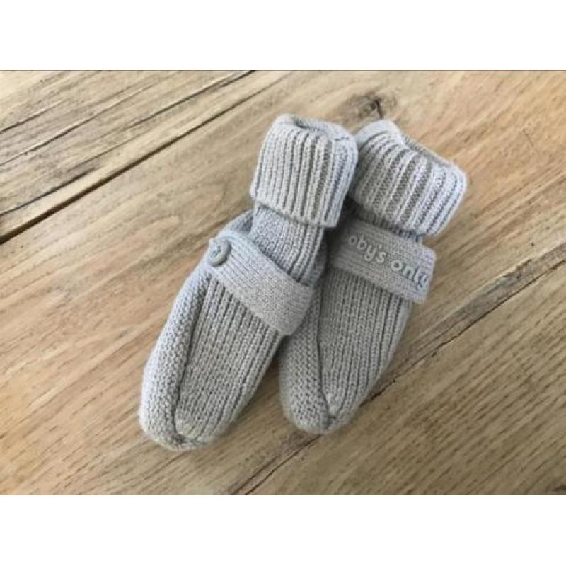 Babys only setje grijs gebreid, romper, mutsje en slofjes