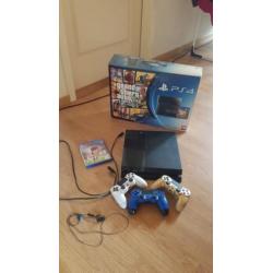 Playstation 4 + 2 v2 controllers (lees beschrijving)