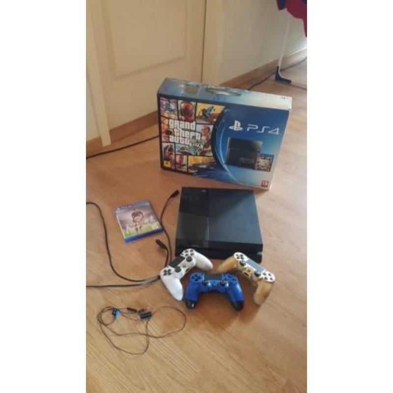 Playstation 4 + 2 v2 controllers (lees beschrijving)