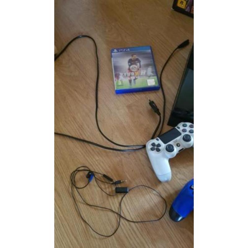 Playstation 4 + 2 v2 controllers (lees beschrijving)
