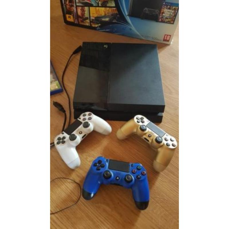Playstation 4 + 2 v2 controllers (lees beschrijving)