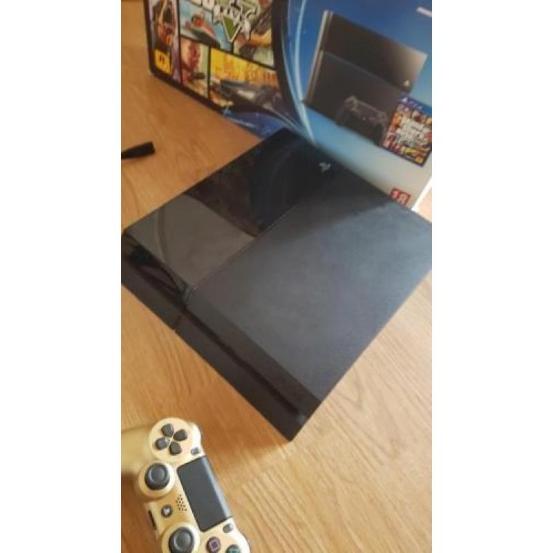 Playstation 4 + 2 v2 controllers (lees beschrijving)